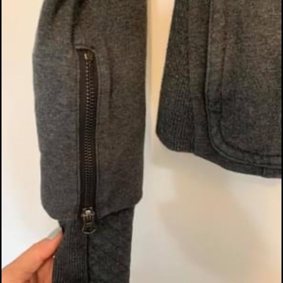 Size 2 zip up sweater - Picture 4 of 4